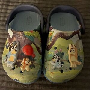 Bluey crocs size 6T
Barley worn